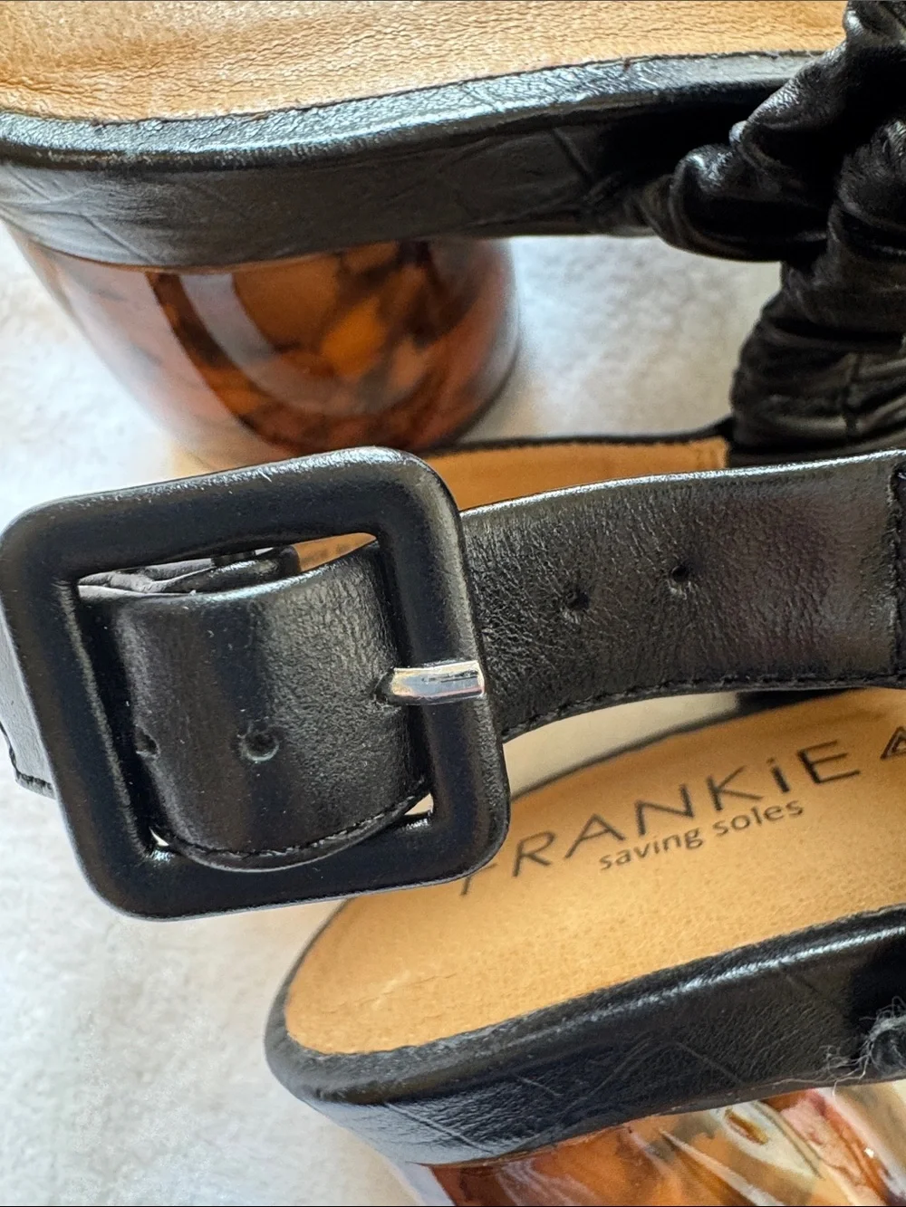 Frankie4 Mollie Black Leather Tortoiseshell Block Heel Sandals Size 8